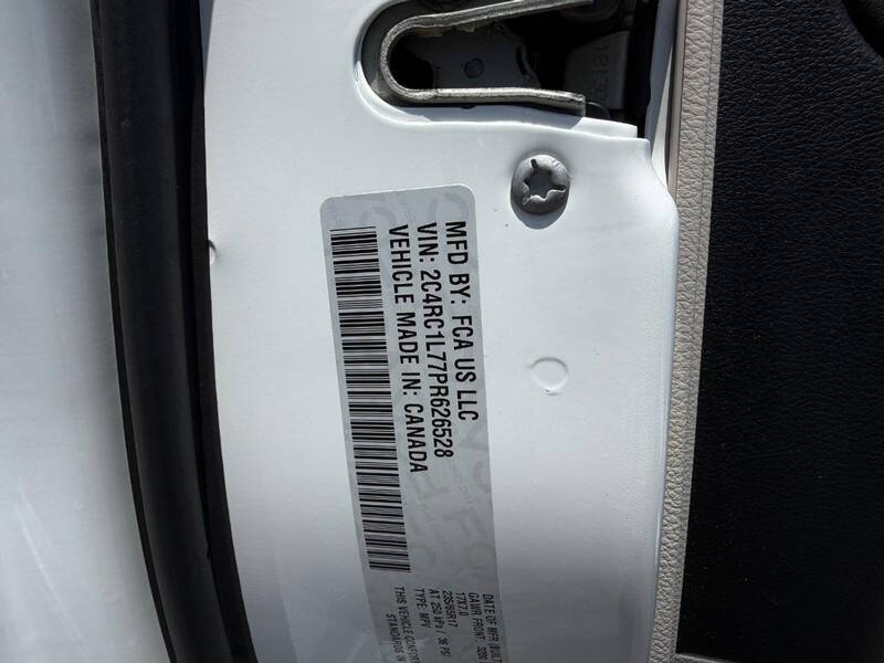 2023 Chrysler Pacifica Plug-In Hybrid Touring L