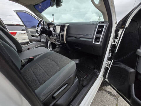 2016 RAM 1500 SLT
