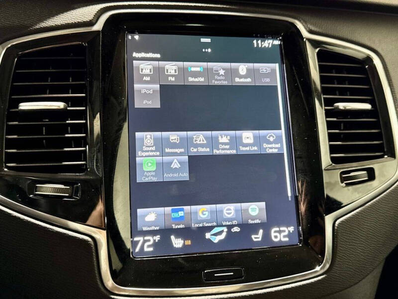 2022 Volvo XC90 T6 Momentum 6-Passenger