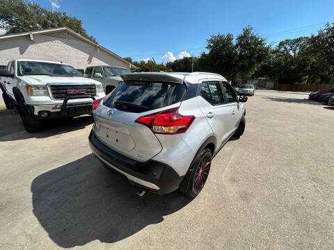 2020 Nissan Kicks SR