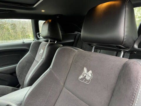 2017 Dodge Challenger 392 HEMI Scat Pack Shaker