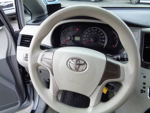 2012 Toyota Sienna Base 7-Passenger