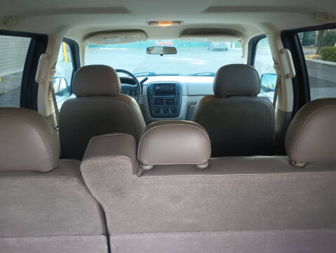 2004 Ford Explorer XLS