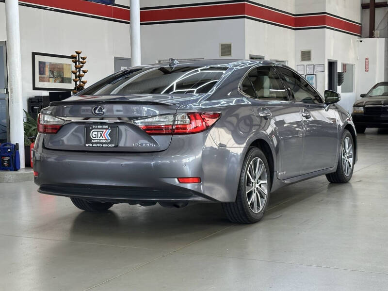 2016 Lexus ES 300h
