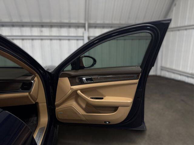 2018 Porsche Panamera 4