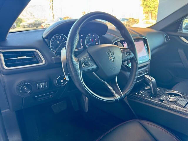 2022 Maserati Ghibli Modena Q4