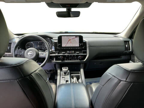 2024 Nissan Pathfinder SL