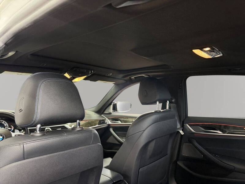 2019 BMW 5 Series 530i