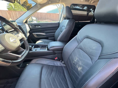 2024 Nissan Pathfinder Platinum