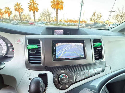 2011 Toyota Sienna SE 8-Passenger