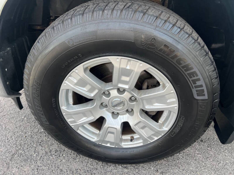 2017 Nissan Titan SV