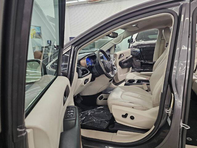 2017 Chrysler Pacifica Touring-L