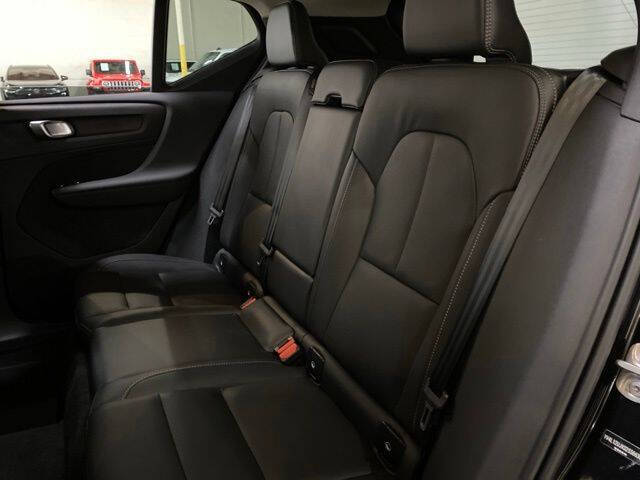 2025 Volvo XC40 B5 Core Bright Theme