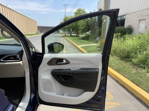 2020 Chrysler Voyager LXi