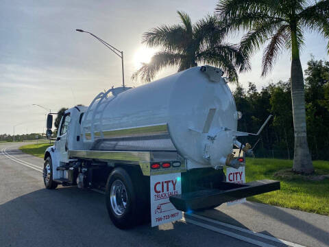 2015 Freightliner M2 106
