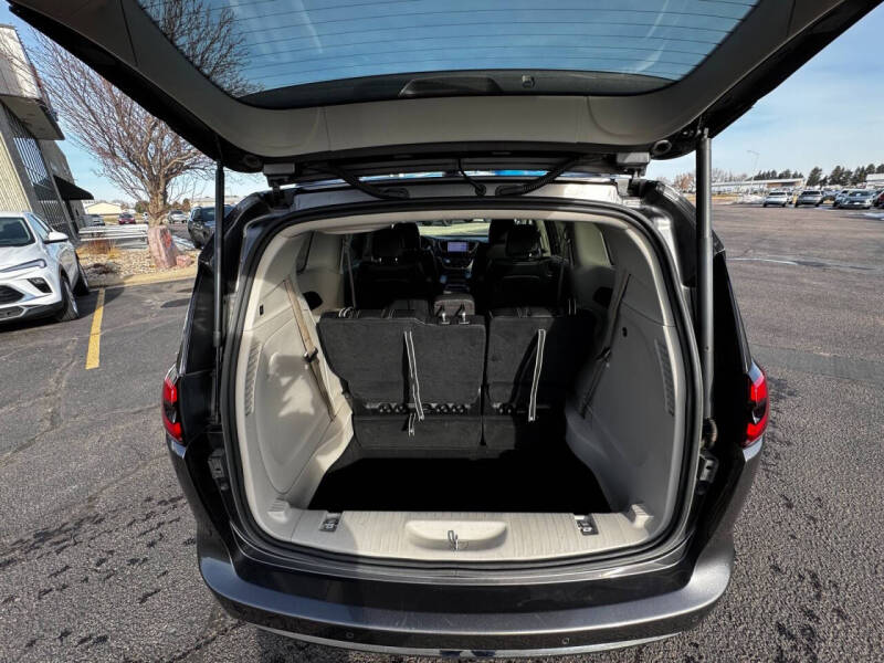 2022 Chrysler Pacifica Touring L