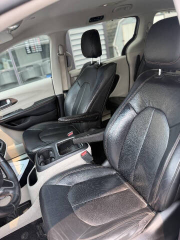 2017 Chrysler Pacifica Touring-L Plus