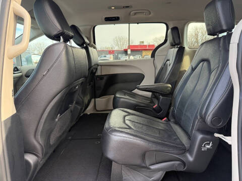 2022 Chrysler Pacifica Touring L