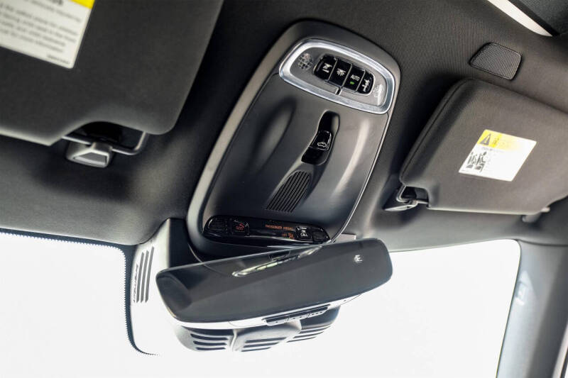 2016 Volvo XC90 T8 eAWD R-Design