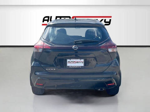 2022 Nissan Kicks S