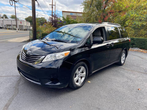 2015 Toyota Sienna LE 8-Passenger