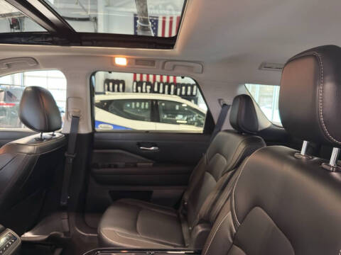 2024 Nissan Pathfinder SL