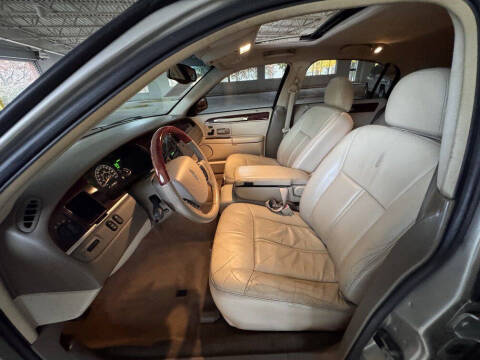 2005 Lincoln Town Car Signature Limited