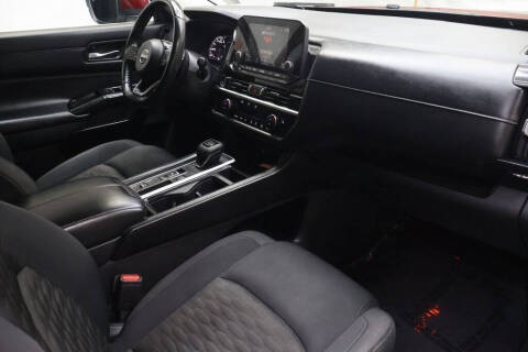 2022 Nissan Pathfinder SV