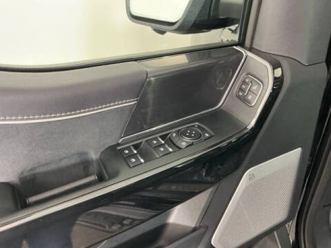 2025 Ford F-150 Lightning Platinum