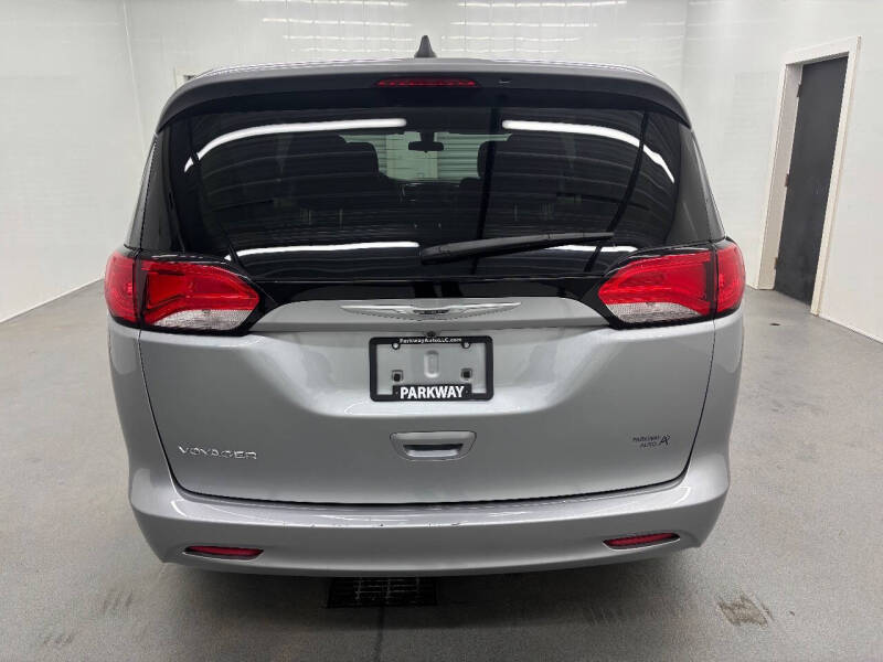 2021 Chrysler Voyager LX