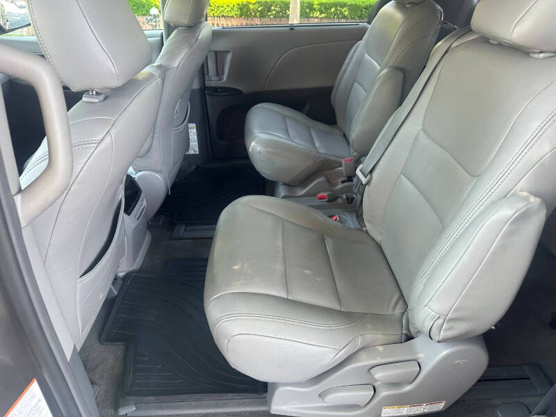 2017 Toyota Sienna LE 8-Passenger