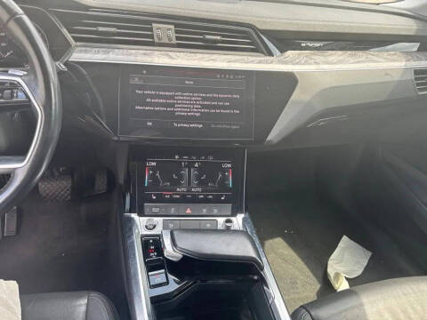 2021 Audi e-tron quattro Premium