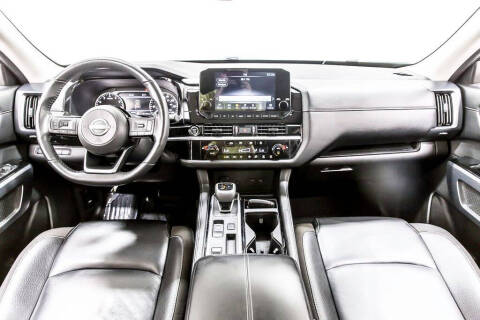 2024 Nissan Pathfinder SL