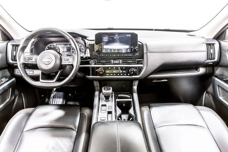 2024 Nissan Pathfinder SL