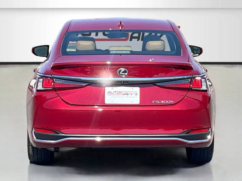 2025 Lexus ES 300h