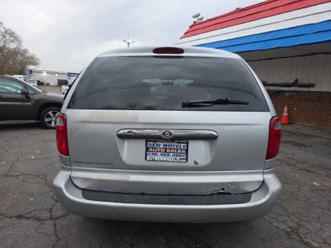 2005 Chrysler Town and Country