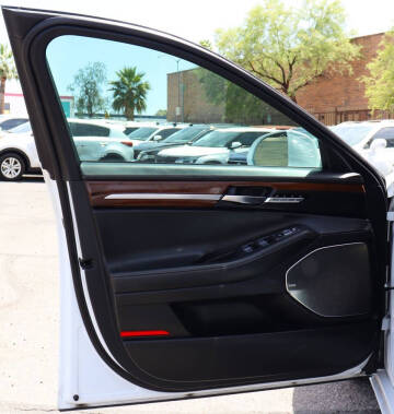 2017 Genesis G90