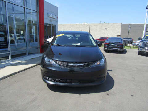 2022 Chrysler Voyager LX