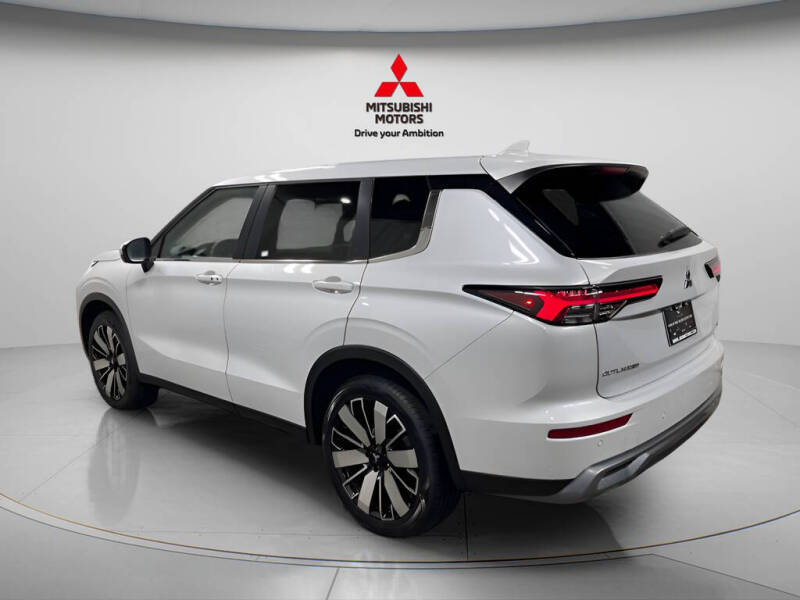 2026 Mitsubishi Outlander SE