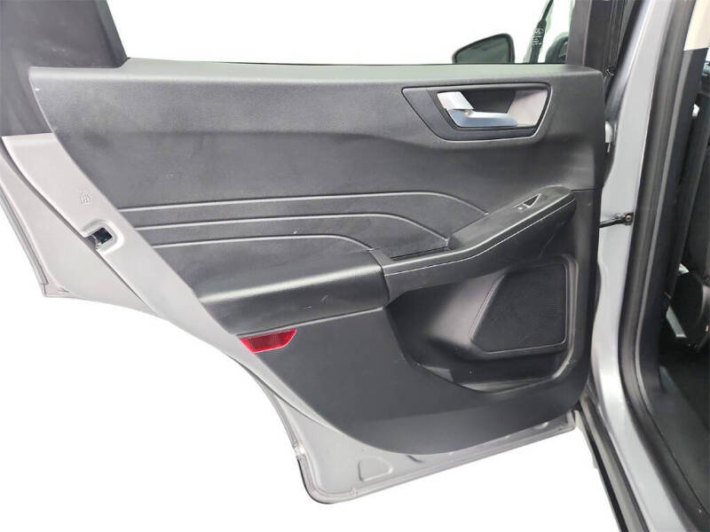 2022 Ford Escape Hybrid Titanium