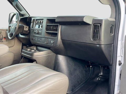 2025 Chevrolet Express 2500