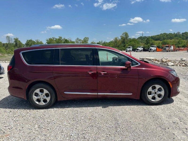 2017 Chrysler Pacifica Touring-L Plus