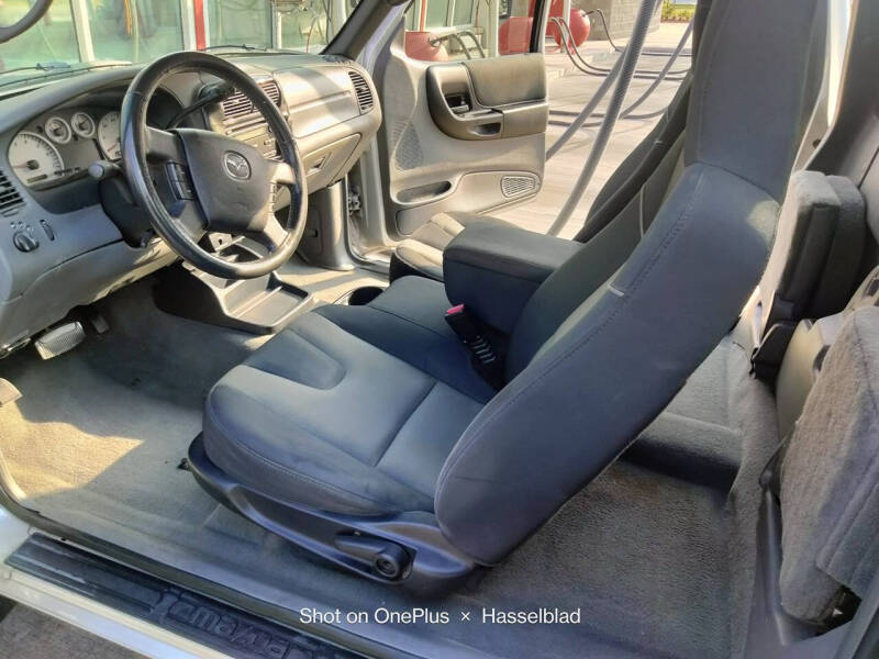 2004 Mazda B-Series B3000 SE