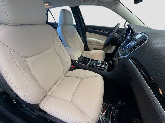 2023 Chrysler 300 Touring L