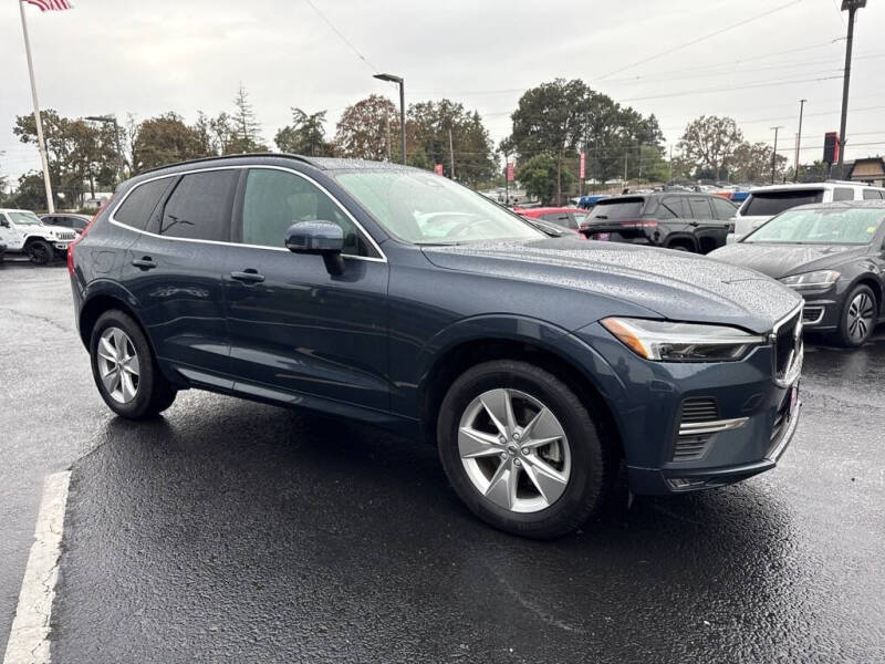 2022 Volvo XC60 B5 Momentum