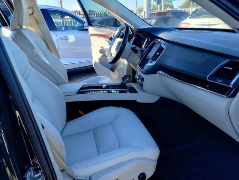 2019 Volvo XC90 T5 Momentum