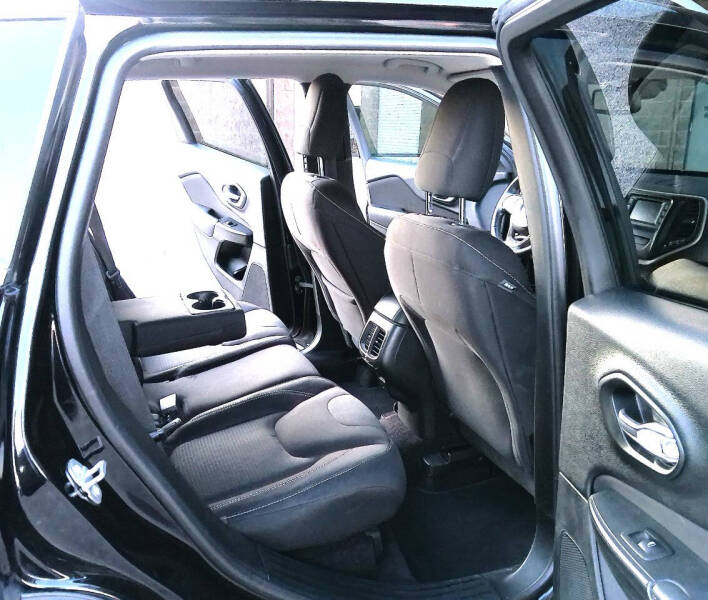 2017 Jeep Cherokee Sport