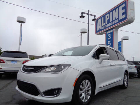 2017 Chrysler Pacifica Touring-L