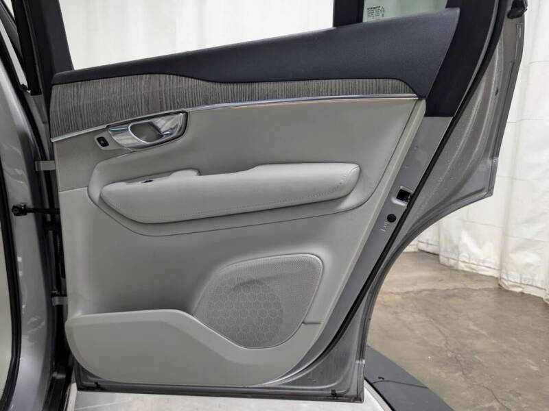 2025 Volvo XC60 B5 Plus Dark Theme