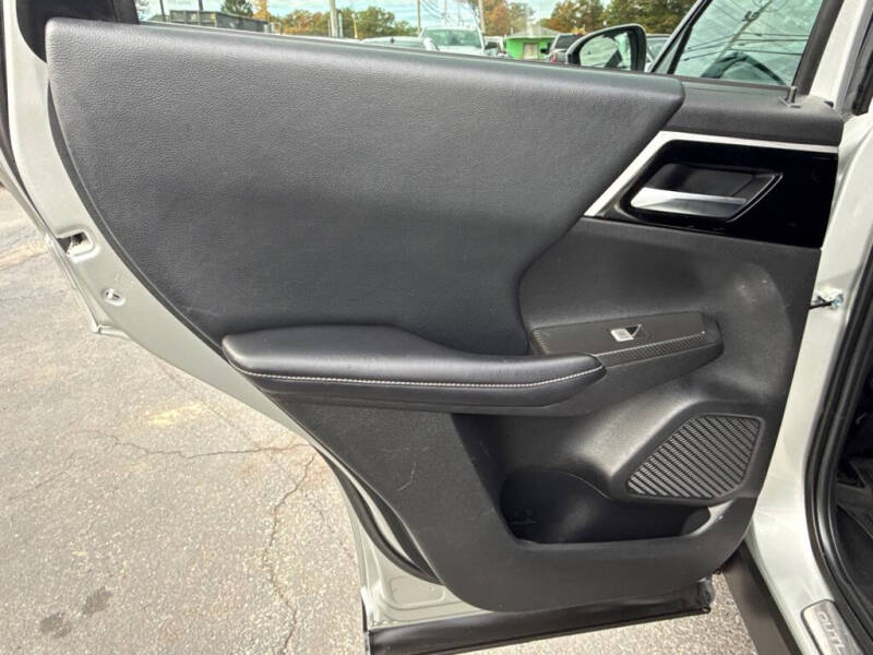 2022 Mitsubishi Outlander ES